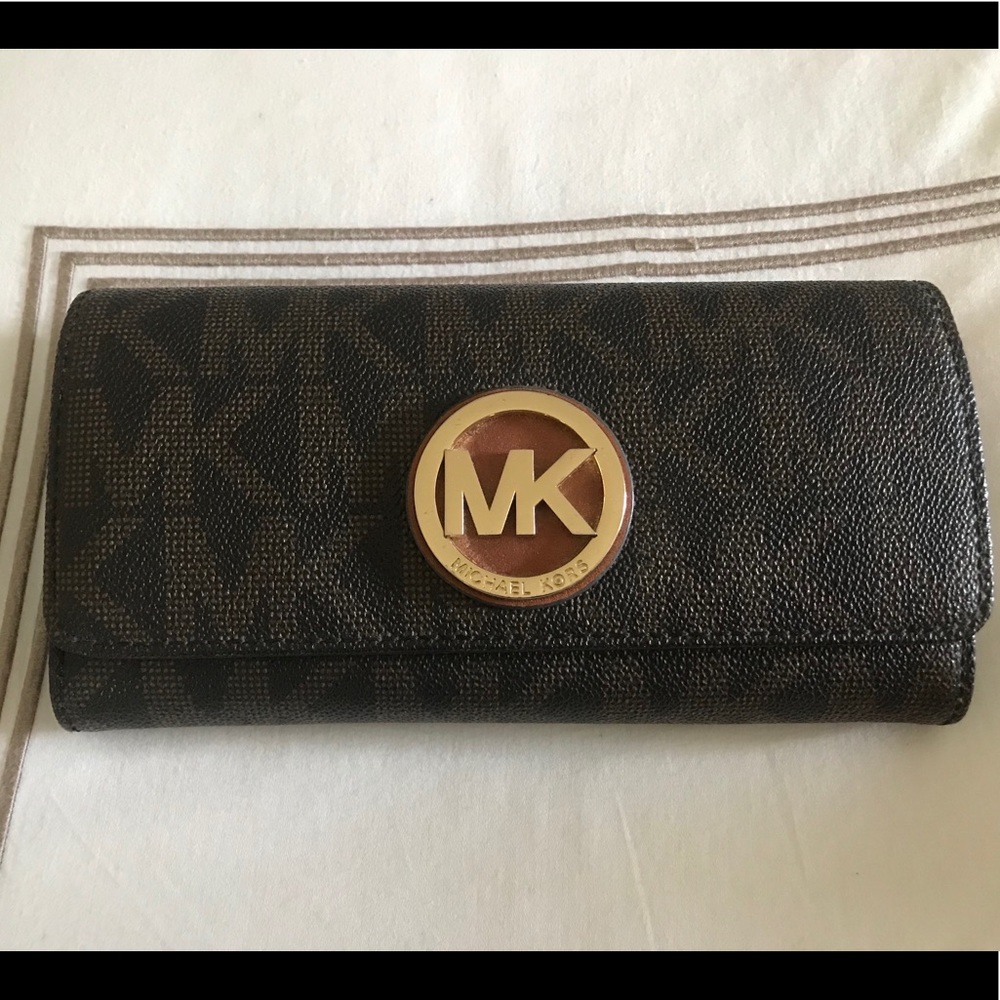 MICHAEL KORS WALLET- Great condition